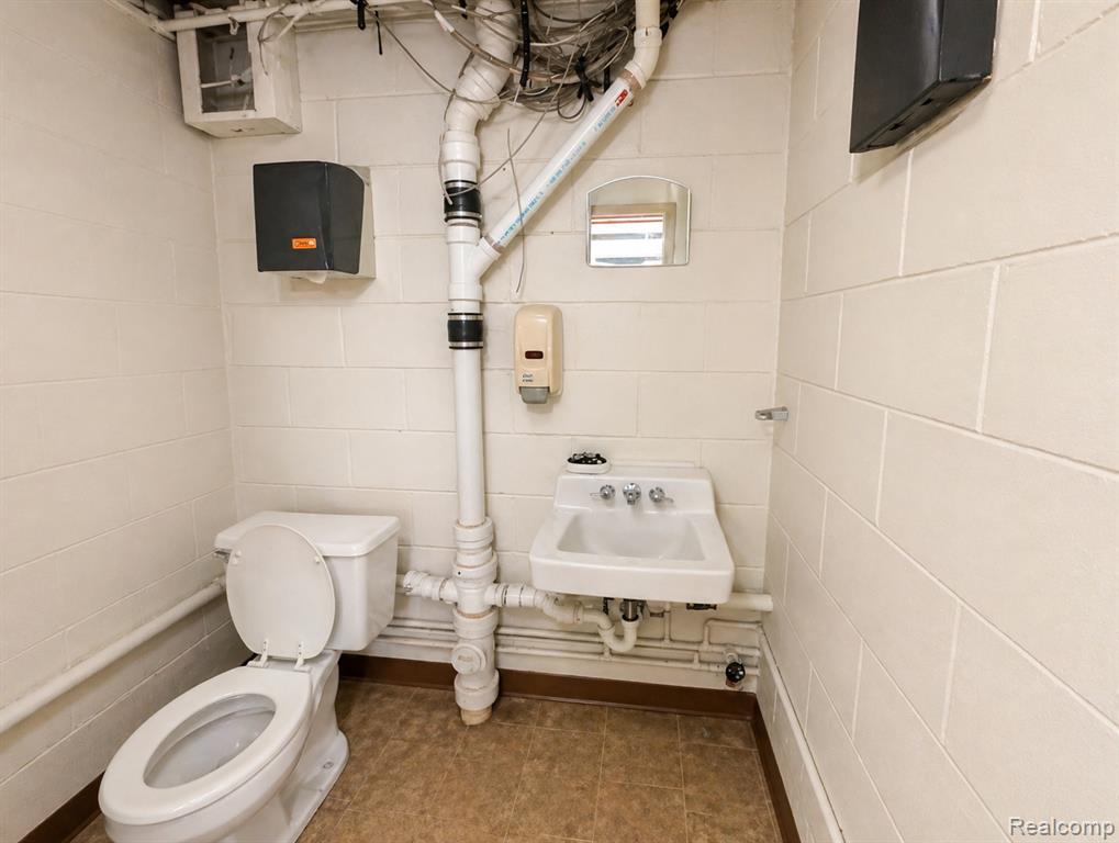16012 Moross Road, Detroit, MI 48205 — Photo 38