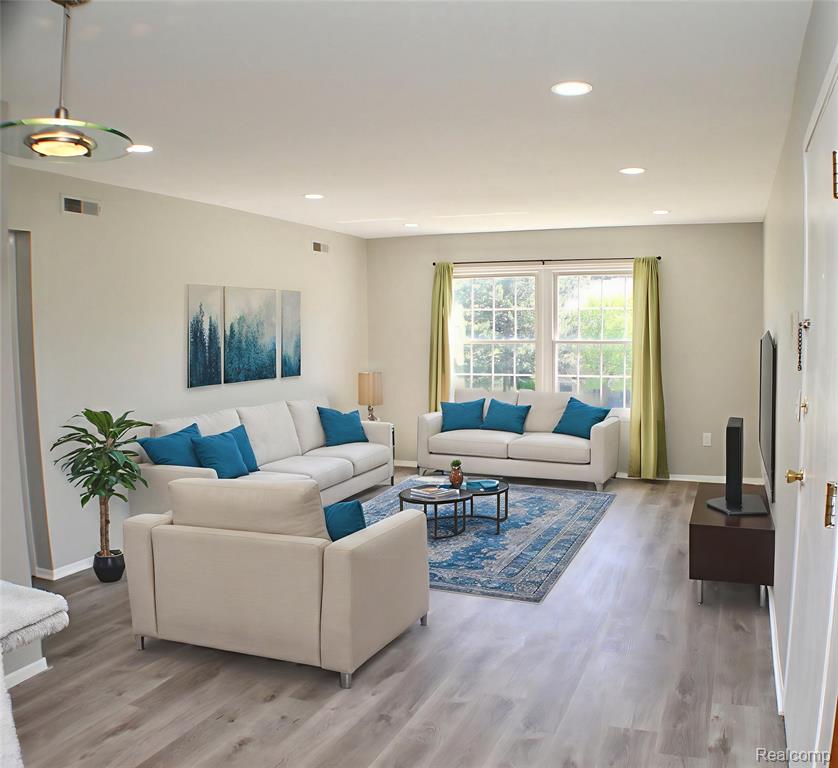 832 BLOOMFIELD VILLAGE BLVD APT F, Auburn Hills, MI 48326 — Photo 2