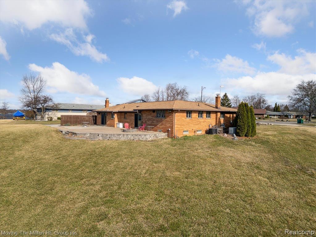 47853 N SHORE Drive, Van Buren, MI 48111 — Photo 45