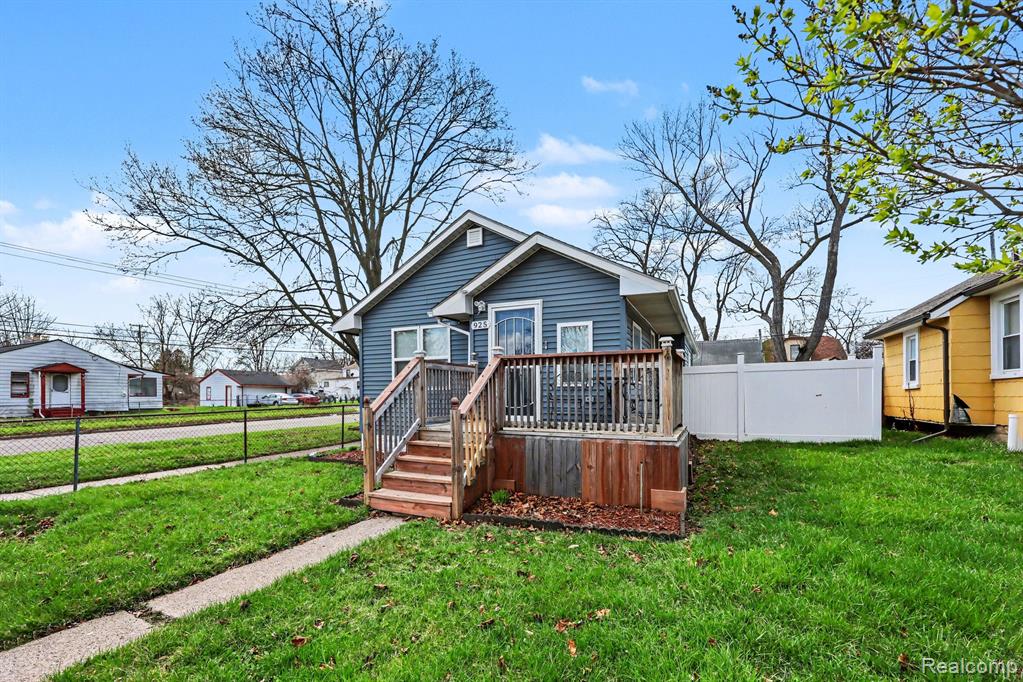 925 Kenilworth Avenue, Pontiac, MI 48340 — front exterior