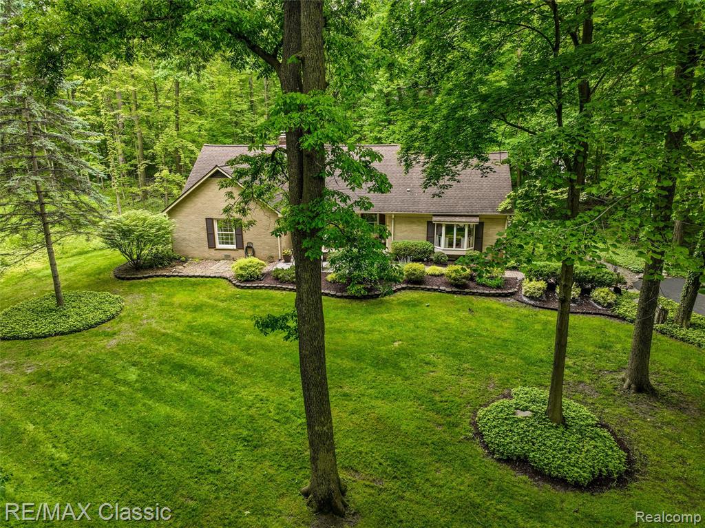 45100 Thornapple Lane, Northville, MI 48168 — Photo 8