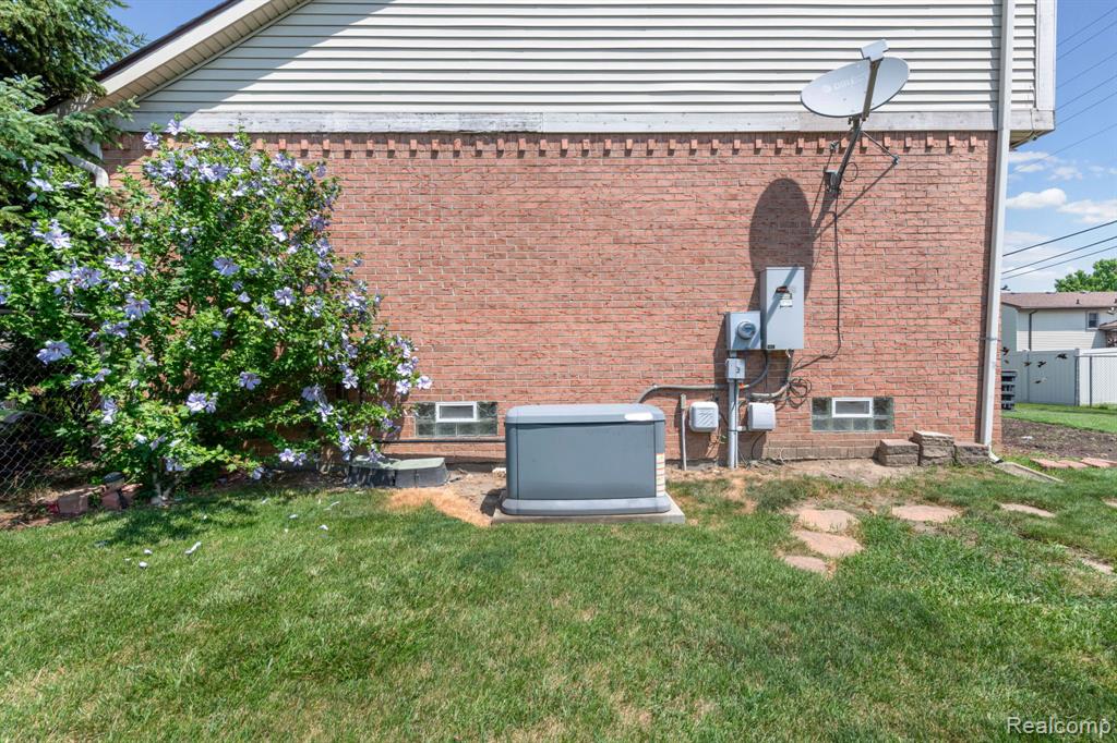 24909 Foxmoor Boulevard, Trenton, MI 48183 — Photo 9