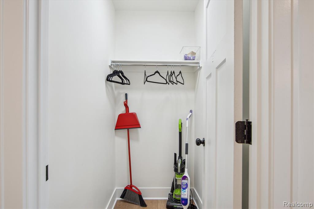 8845 Oakview, Plymouth, MI 48170 — Photo 35