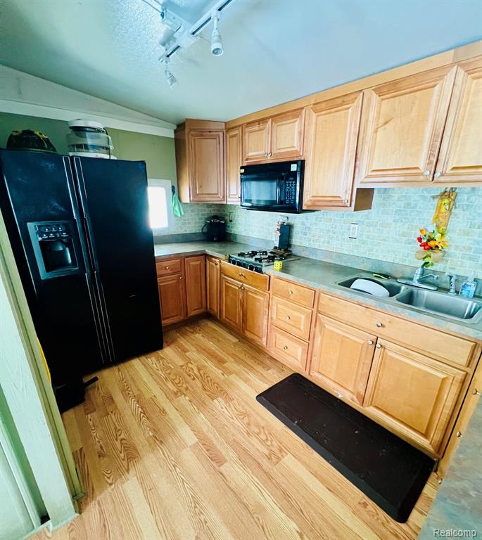 10001 E Goodall Road, 404, Durand, MI 48429 — Photo 18