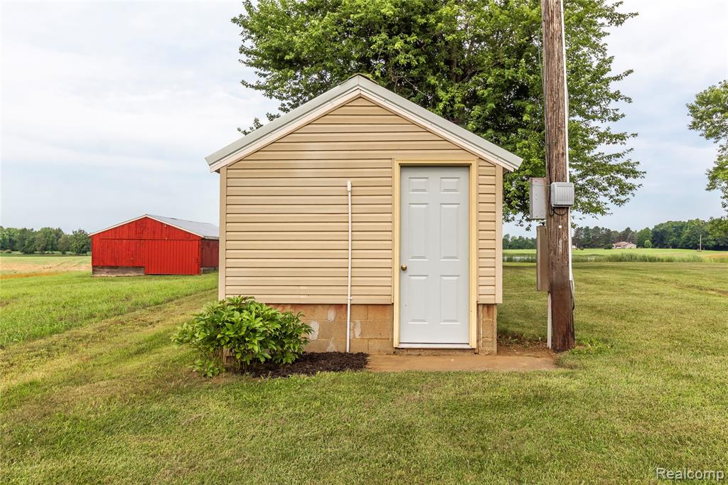 9197 Henderson Road, Otisville, MI 48463 — Photo 35