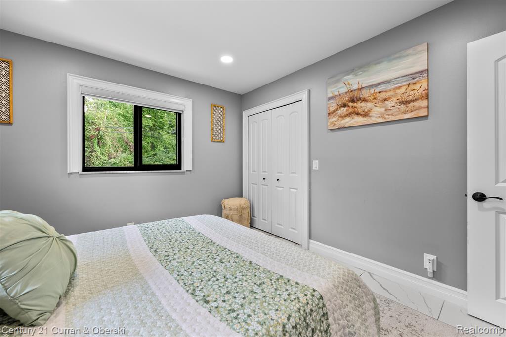 4255 Lakewood Drive, Waterford, MI 48329 — Photo 23