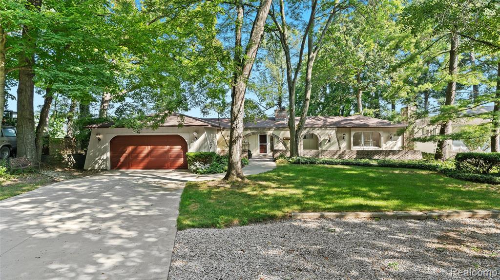5821 Community Drive, Brighton, MI 48116 — Photo 2