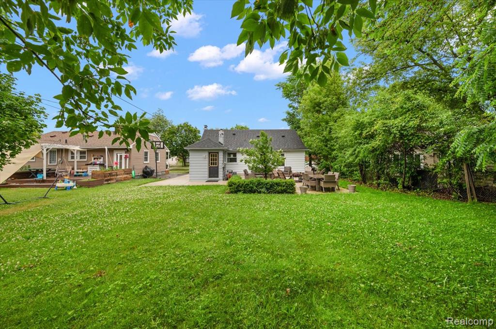 544 S Webik Avenue, Clawson, MI — Photo 31