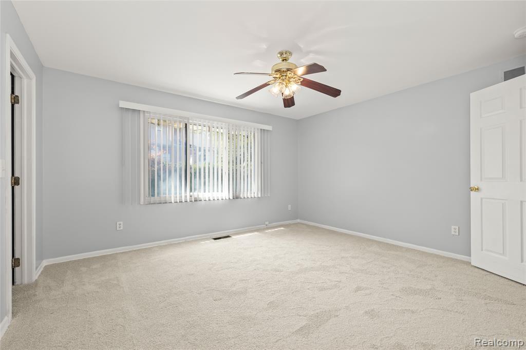 441 Parkview Drive Drive, Detroit, MI 48214 — Photo 25