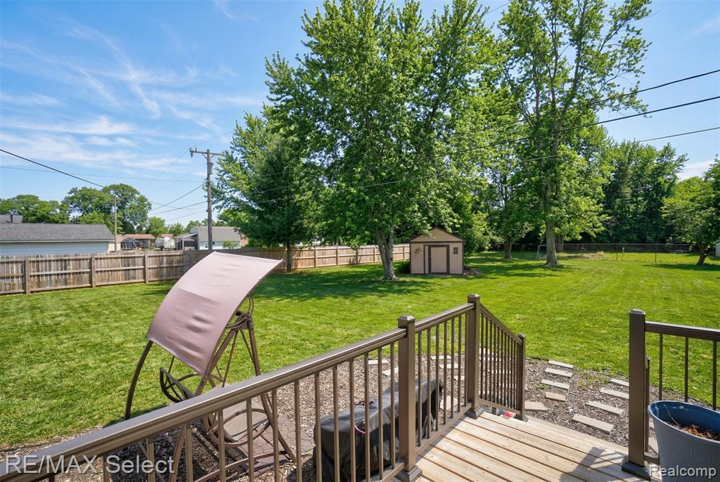 3101 W Maple Avenue, Flint, MI 48507 — Photo 8