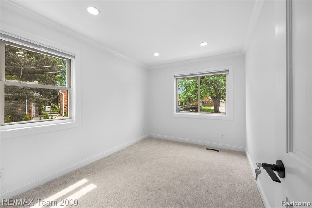 6302 Burger Street, Dearborn Heights, MI 48127 — Photo 41