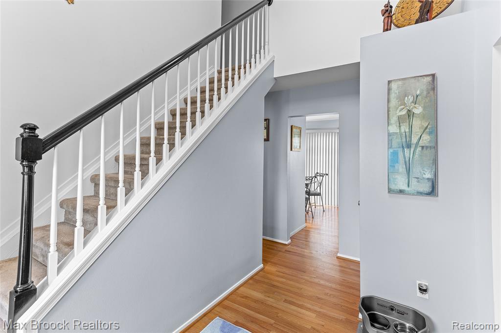 5492 Charrington Court, West Bloomfield, MI 48324 — Photo 40