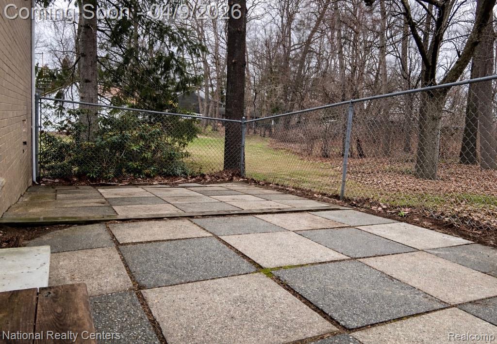 7010 Locklin Street, West Bloomfield, MI 48324 — Photo 21