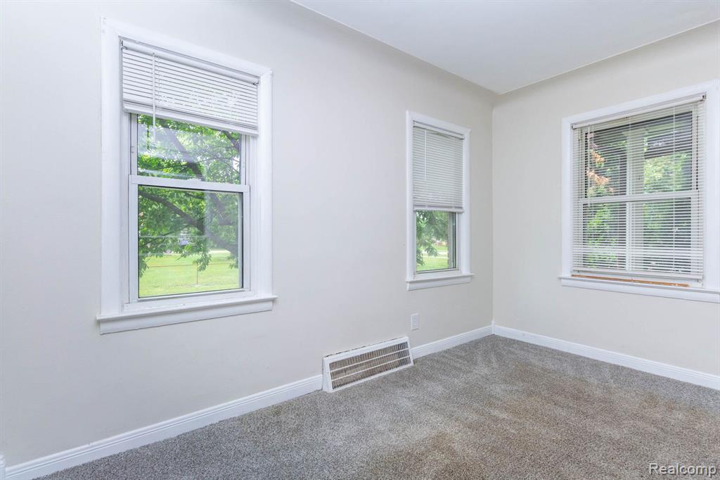 33627 Bock Street, Garden City, MI — Photo 27