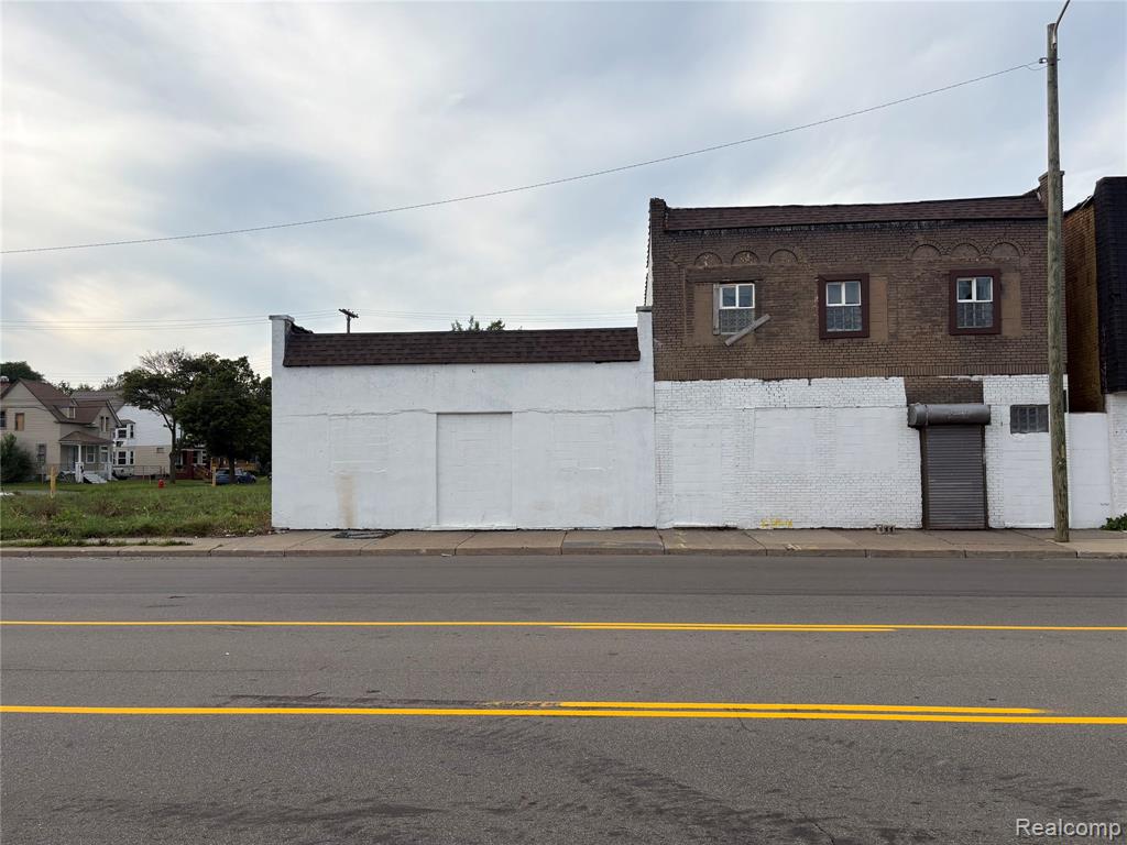 8715 Harper Avenue, Detroit, MI 48213