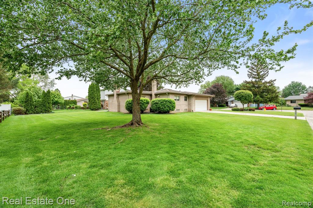 39664 Cadborough Drive, Clinton Twp, MI 48038 — Photo 37