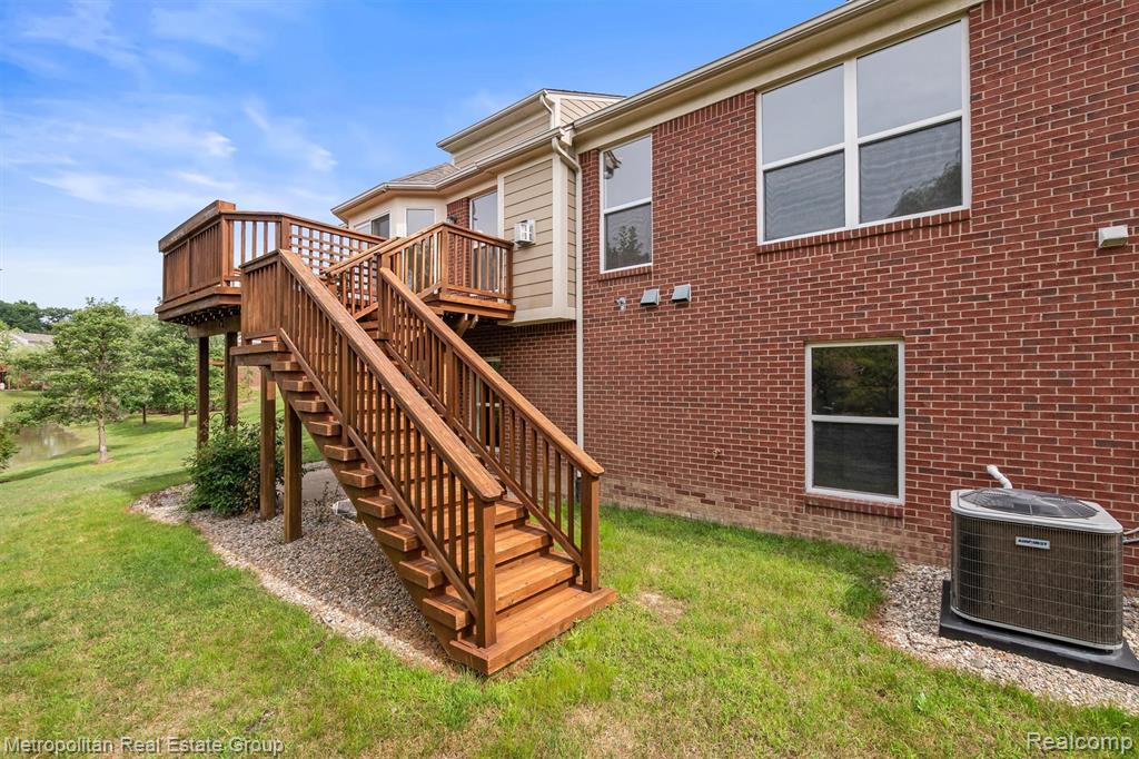 30207 Viewcrest Court, Novi, MI 48377 — Photo 35