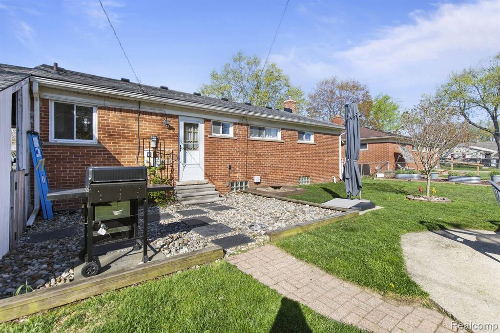 8681 STROM Drive, Sterling Heights, MI 48314 — Photo 28