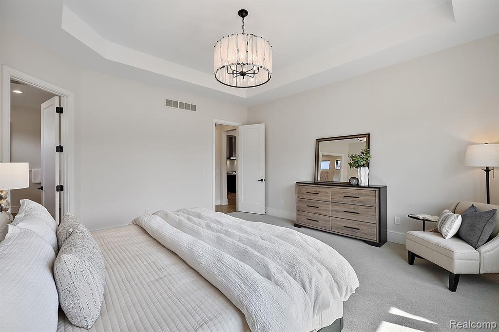 49266 Villa Court, Novi, MI — Photo 14