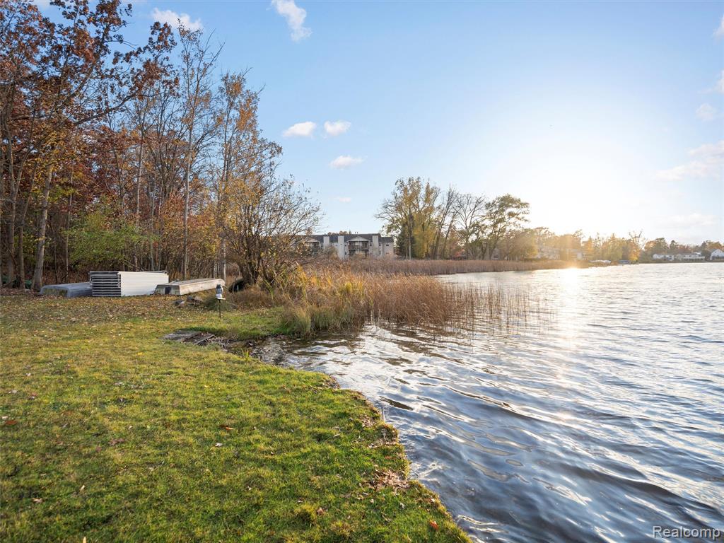 4970 Oak Hill Drive, Waterford, MI 48329 — Photo 37