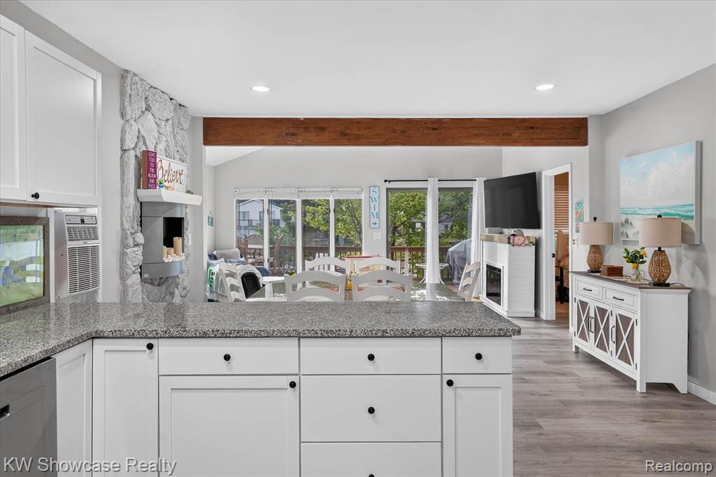 11438 RIVERBANK Lane, Pinckney, MI 48169 — Photo 19