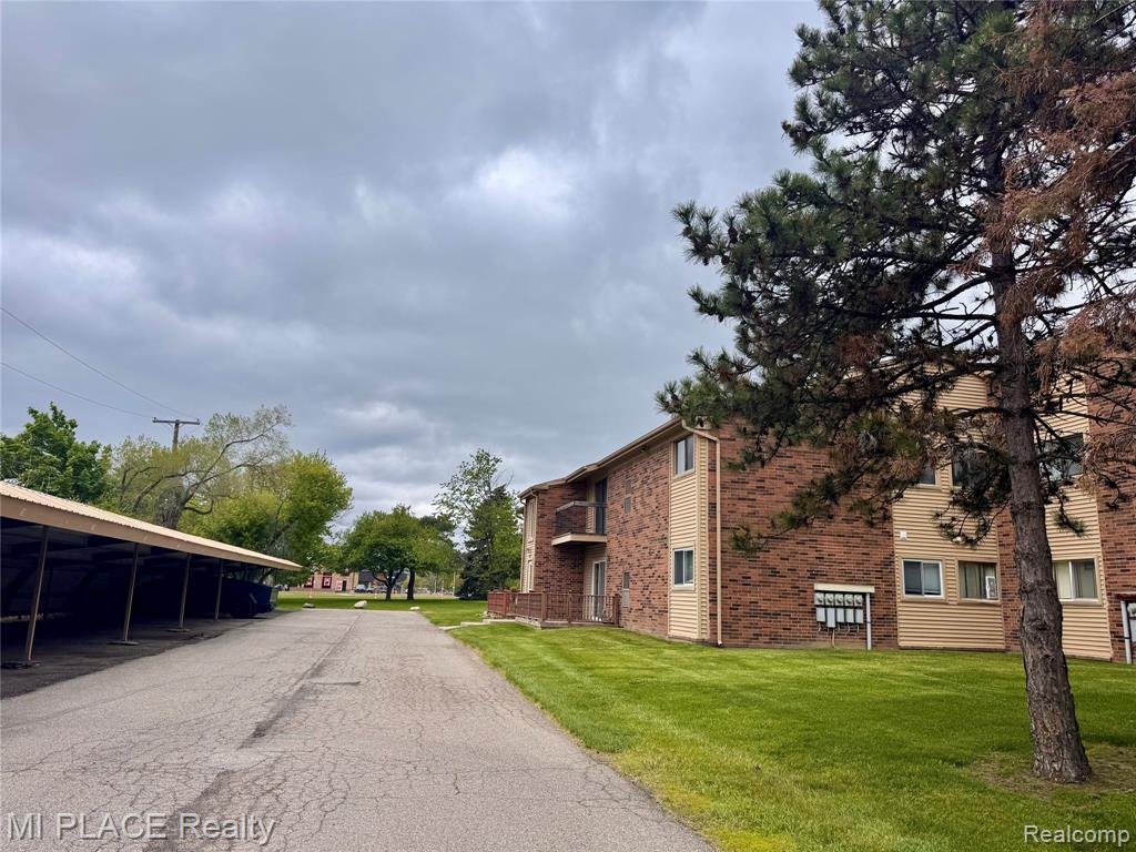 16150 Clarkson Drive, 13, Fraser, MI 48026 — Photo 4