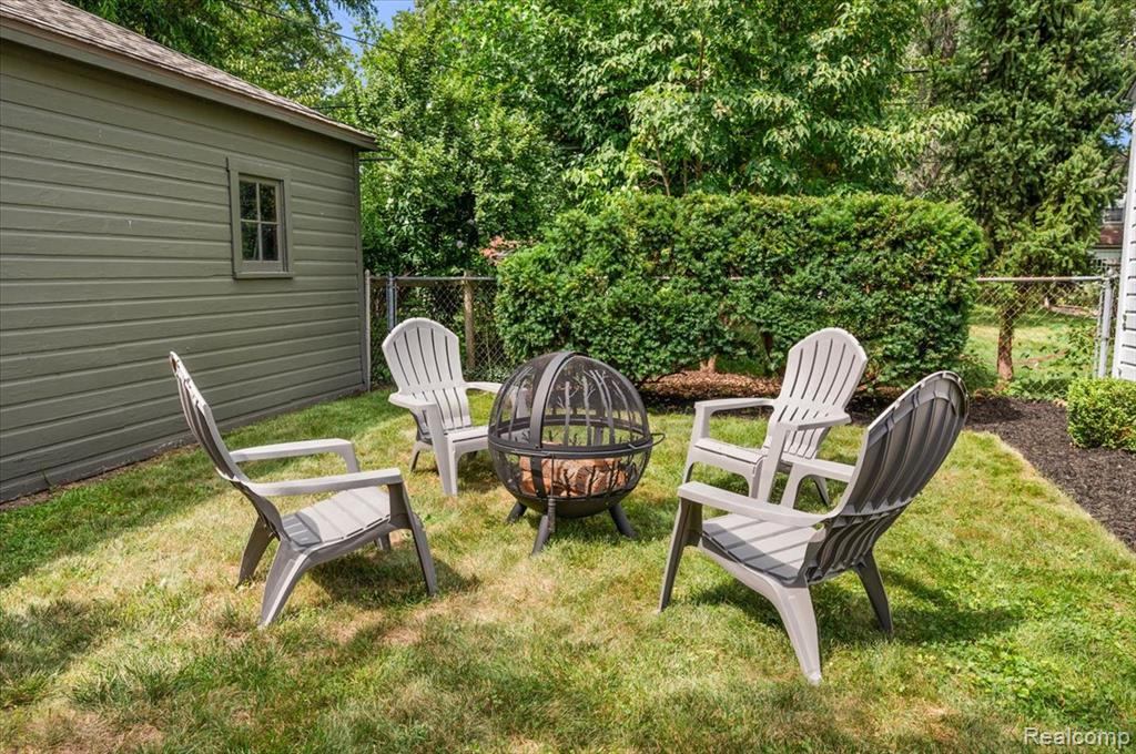 910 W Oakridge Street, Ferndale, MI 48220 — Photo 47