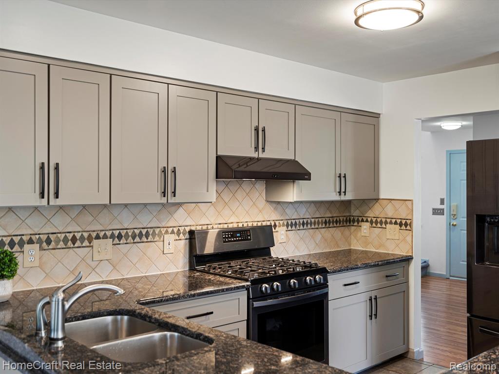 44217 DARTMOUTH Street, Canton, MI 48188 — Photo 16