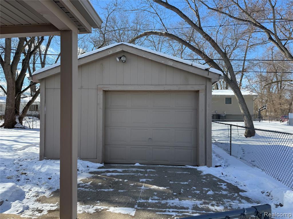 4430 Green Lake Road, West Bloomfield, MI 48323 — Photo 15