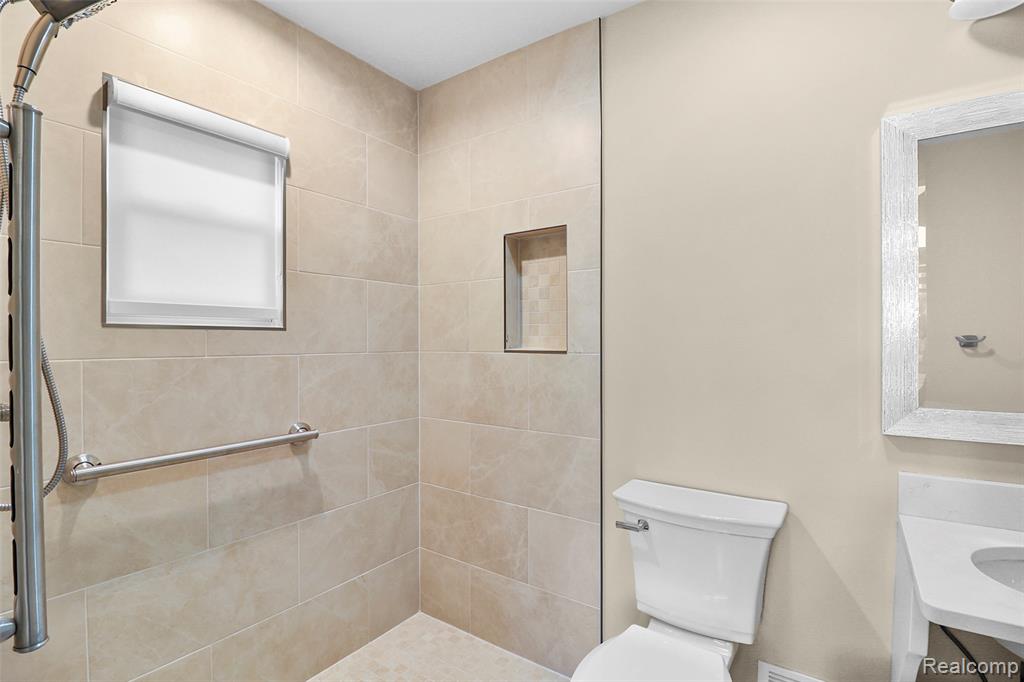 1075 Long Leaf Court, Brighton, MI 48116 — Photo 24