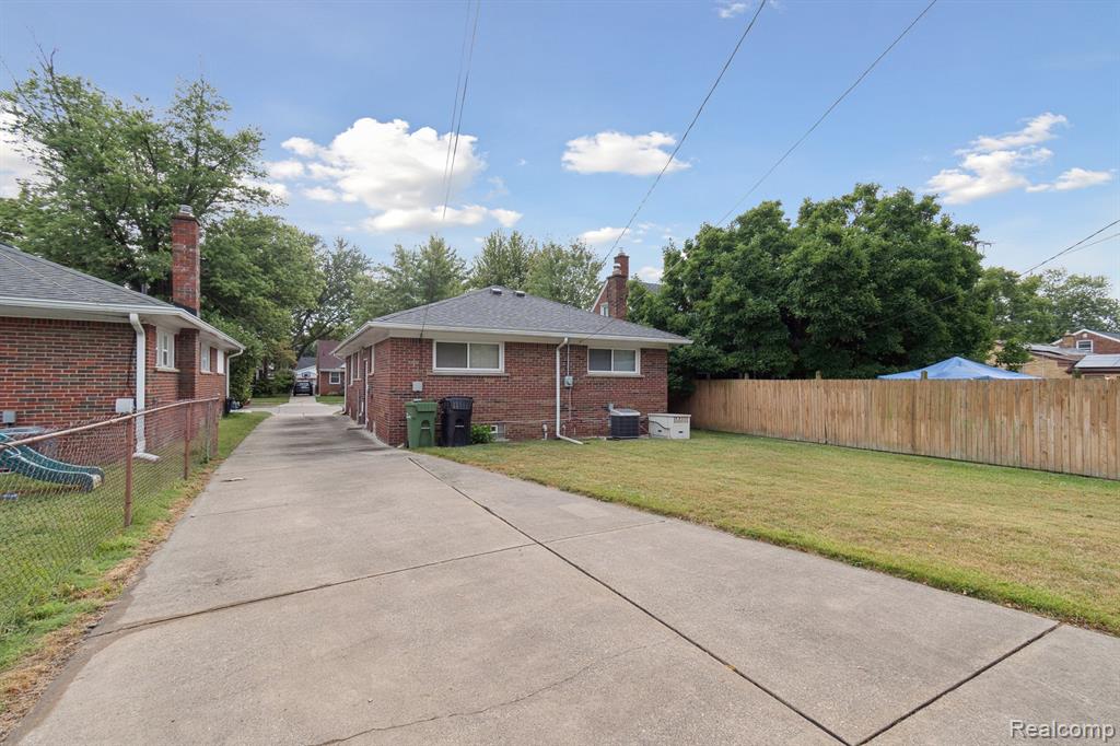 7868 Robinson Avenue, Allen Park, MI 48101 — Photo 32
