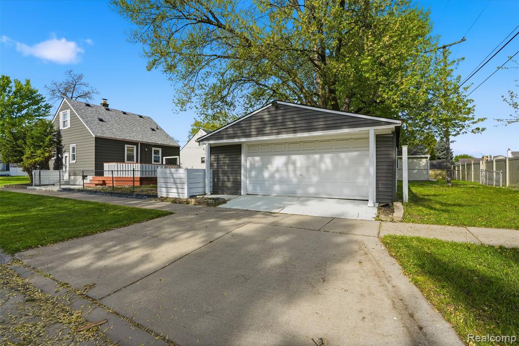 756 Cloverlawn Boulevard, Lincoln Park, MI 48146 — Photo 25