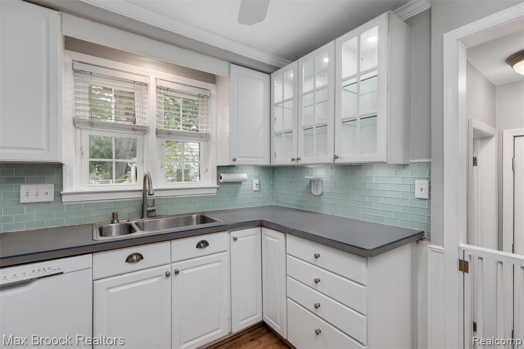 905 N Wilson Avenue, Royal Oak, MI 48067 — Photo 14