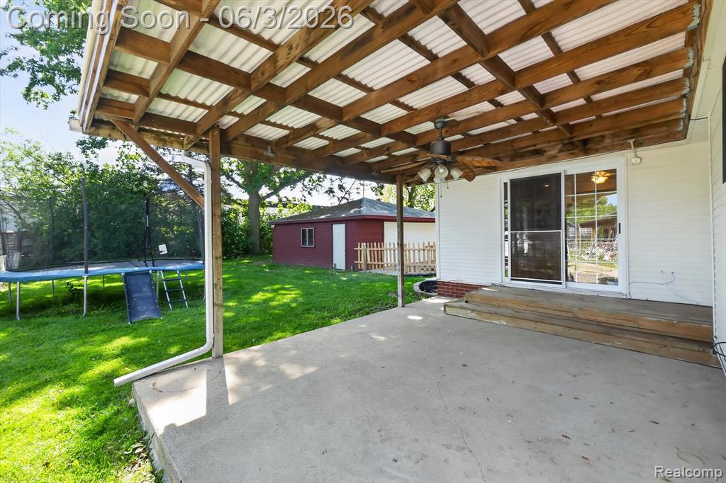 512 Redwood Drive, Troy, MI 48083 — Photo 36