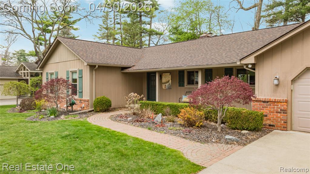 2748 Armstrong Drive, Lake Orion, MI — Photo 6