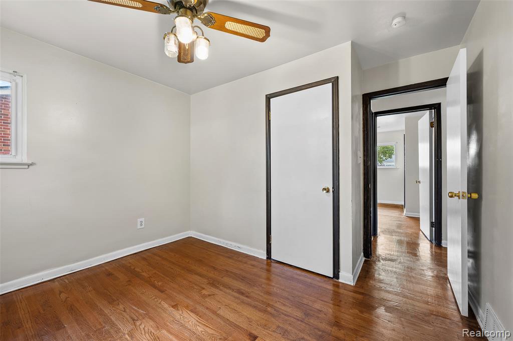 8630 N Evangeline Street, Dearborn Heights, MI 48127 — Photo 20