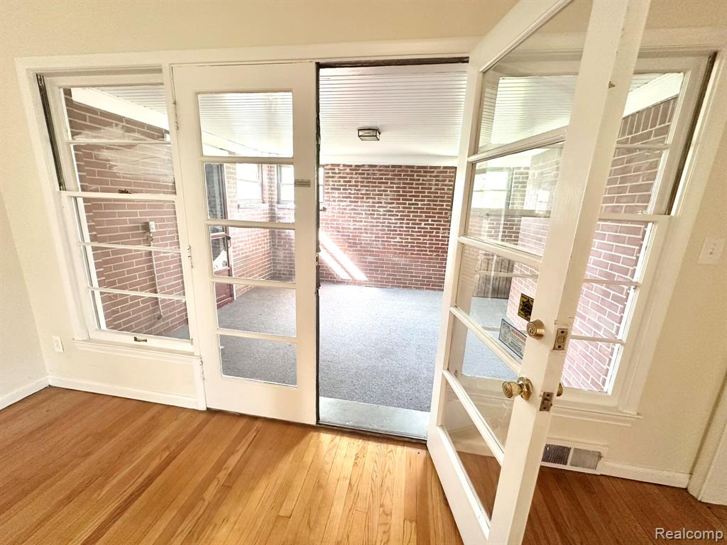 590 W HILDALE Avenue, Highland Park, MI 48203 — Photo 9