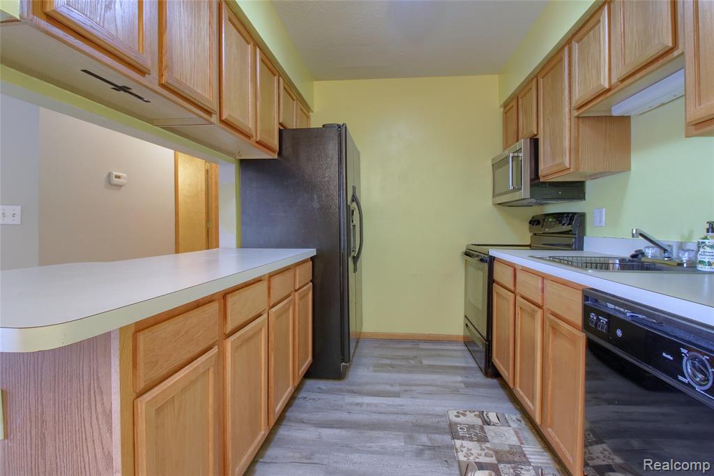 9743 Wildflower Court, Belleville, MI 48111 — Photo 11