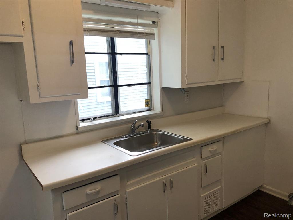 733 E PIKE Street, Pontiac, MI 48342 — Photo 2