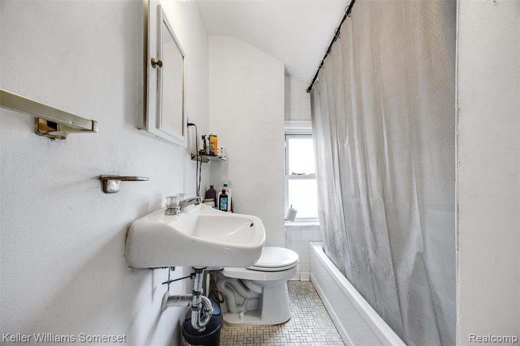 2960 Kenmore Road, Berkley, MI 48072 — Photo 12