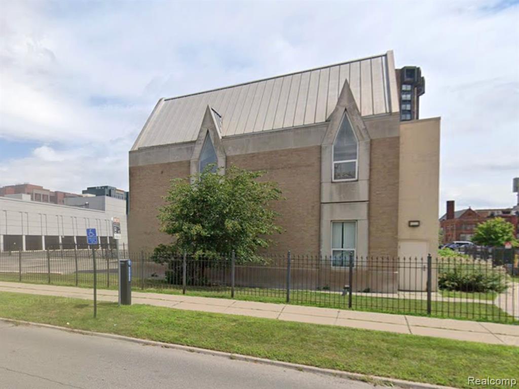 60 E. Warren Ave., Detroit, MI 48201