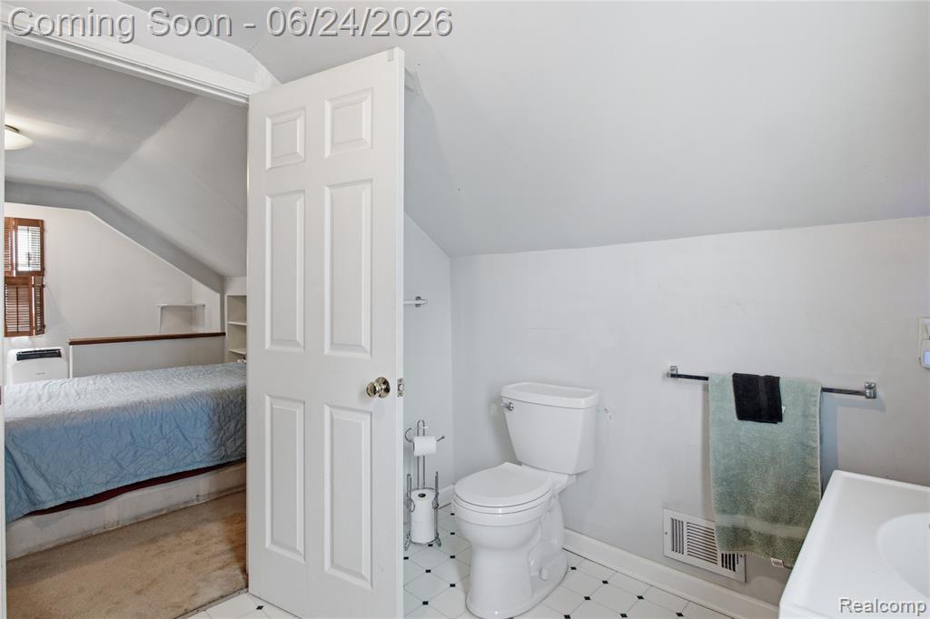 20644 Hollywood Street, Harper Woods, MI 48225 — Photo 10