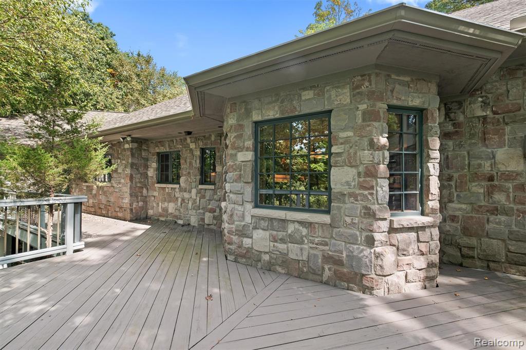 9736 Cross Creek Drive, South Lyon, MI 48178 — Photo 32