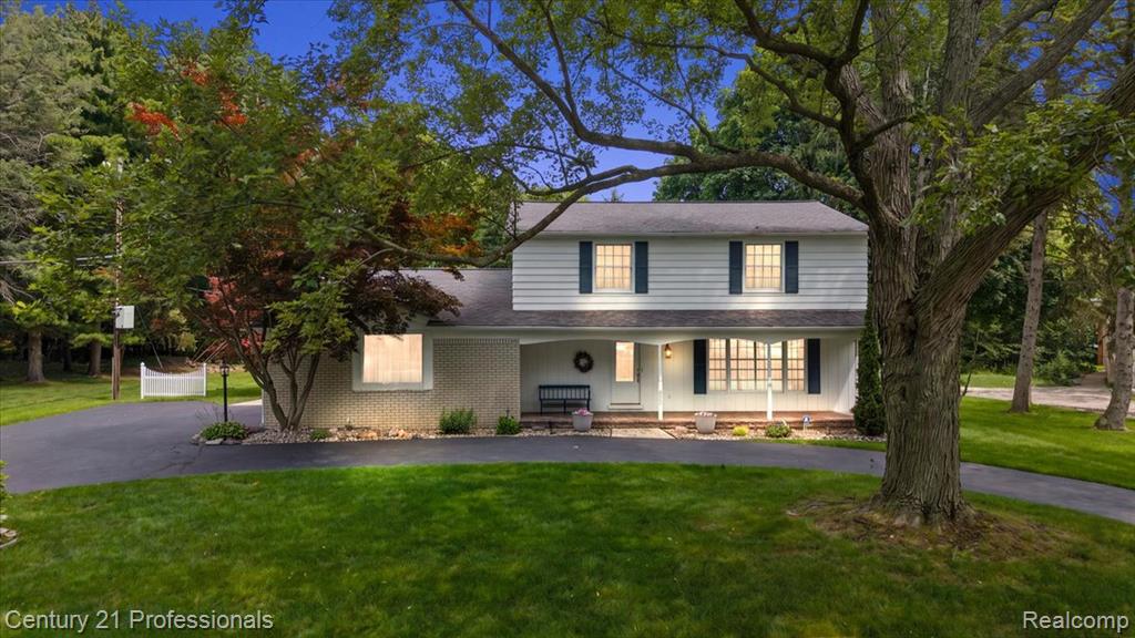 633 Foxhall Road, Bloomfield Hills, MI 48304 — front exterior