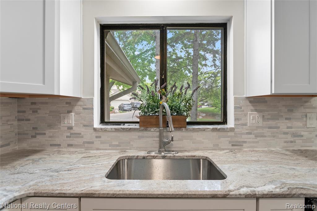 7103 Pebble Park Drive, West Bloomfield, MI — Photo 22