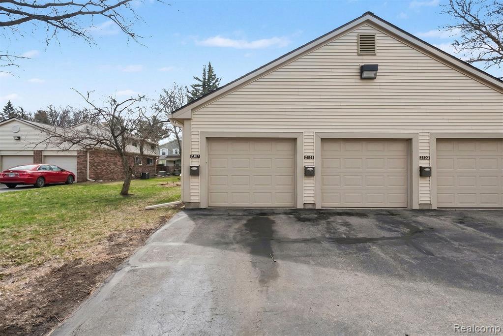 2717 Winthrop Court, Ann Arbor, MI 48104 — Photo 14