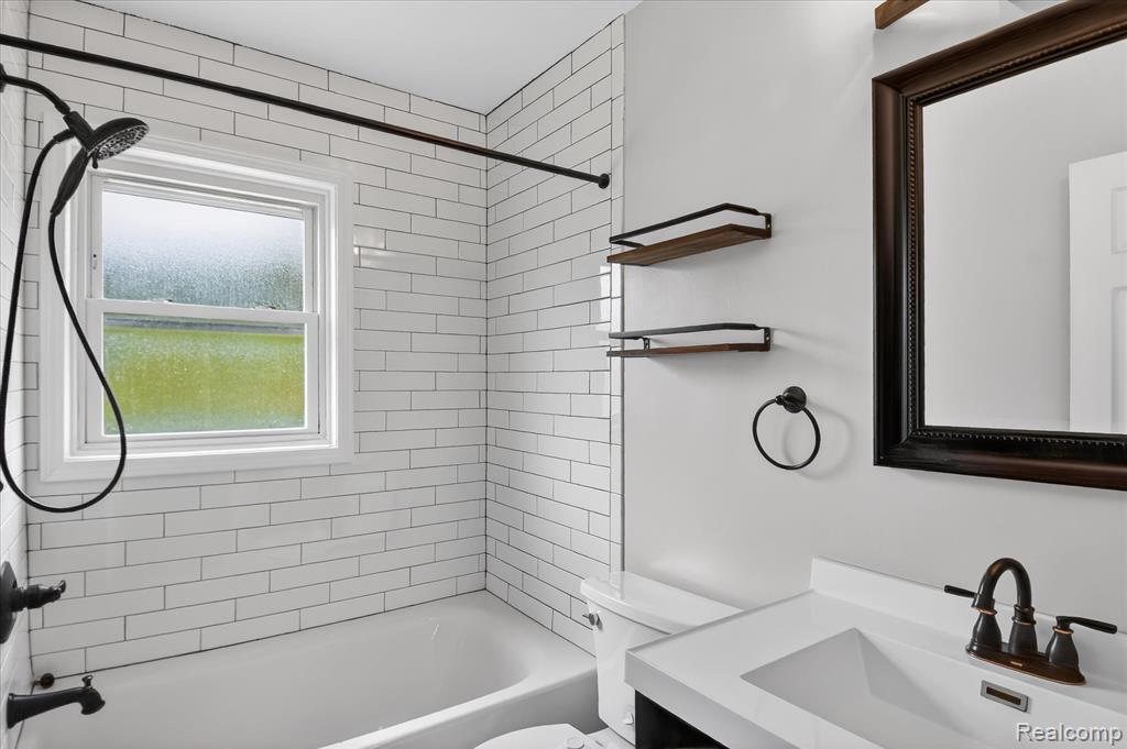 830 Mapleknoll Avenue, Madison Heights, MI 48071 — Photo 18