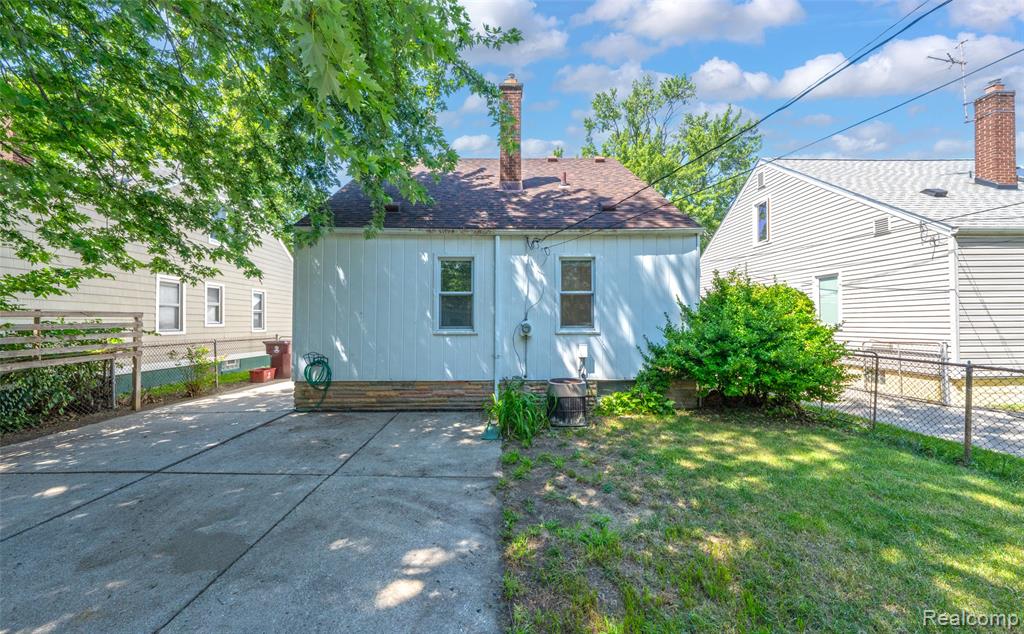8272 Coolidge, Center Line, MI 48015 — Photo 32
