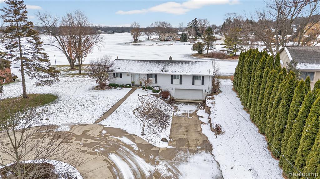 5124 Driftwood Drive, Commerce Twp, MI 48382 — Photo 2