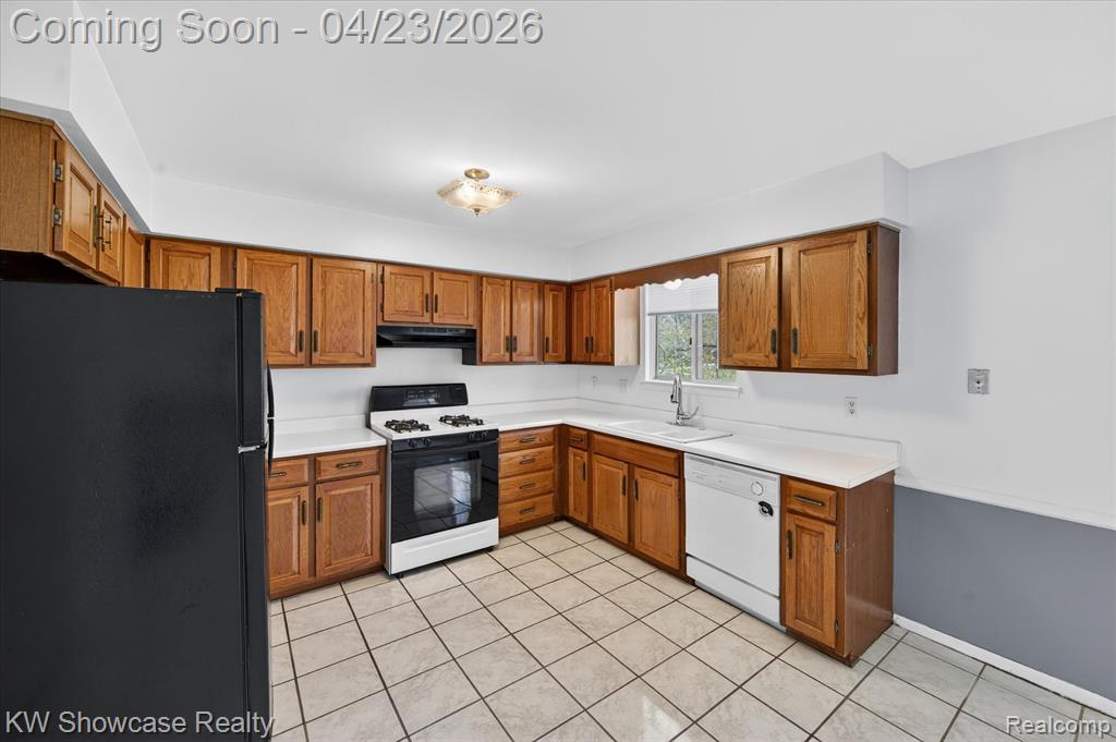 1584 Chanticlair Circle, Wixom, MI 48393 — Photo 11